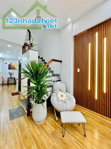 XE HƠI VÔ NHÀ, 60m2, 5 tầng, ngang 4m, Khu Dân Trí Cao, 7.95 tỷ