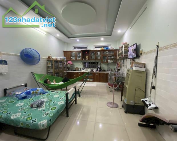 Bán nhà đường Lê Văn Quới - Như mặt tiền 135m² ( 8 x 17 ) 3 Tầng 4PN