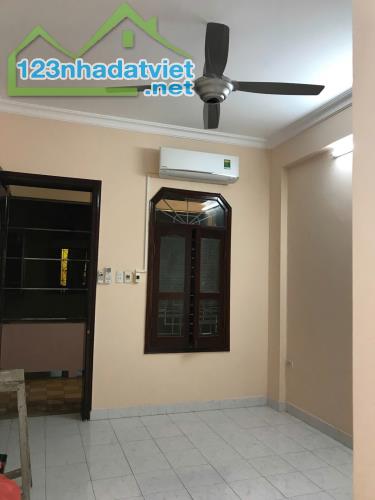 Chính chủ cho thuê nhà tại ngõ 420/52/19 Kim Giang, Hoàng Mai DT32m2x4 tầng Giá 9tr/th LH