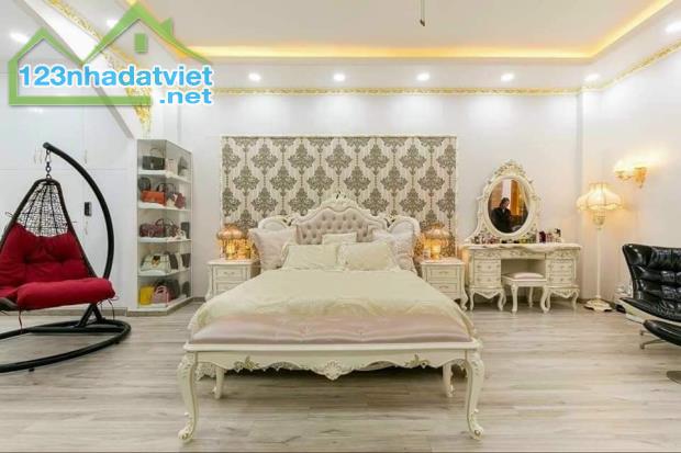 Biệt thự dát vàng quận 1 phong cách Châu Âu 330 tỷ - 2