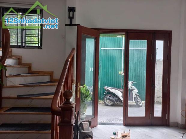 LÔ GÓC ÔTÔ ĐỖ CỬA VIỆT HƯNG 30M2 x 5T NGÕ THÔNG, FULL NỘI THẤT. 5,75TỶ - 1