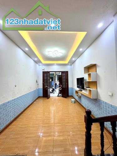 Bán nhà phố Tam Trinh, HIẾM!!. Diện tích 40m2, nhà phân lô, ô tô, kinh doanh, giá 8 tỷ - 3