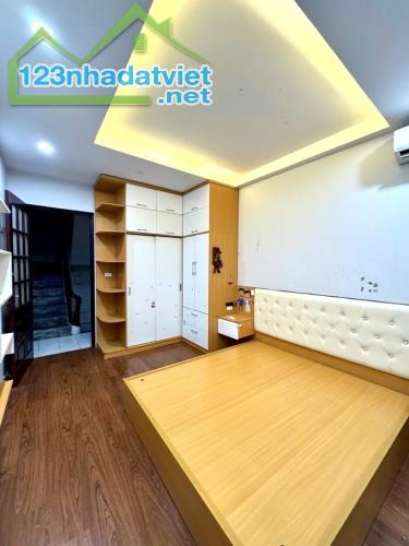 Bán nhà phố Tam Trinh, HIẾM!!. Diện tích 40m2, nhà phân lô, ô tô, kinh doanh, giá 8 tỷ - 4