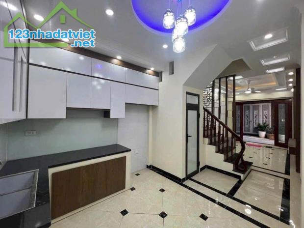 CC bán nhà tổ 15 Yên Nghĩa. 4 tầng (33m²), giá 3.3 tỷ. 50m ra đường ô tô. Lh 0966929600