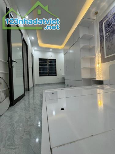 CC bán nhà tổ 15 Yên Nghĩa. 4 tầng (33m²), giá 3.3 tỷ. 50m ra đường ô tô. Lh 0966929600 - 1