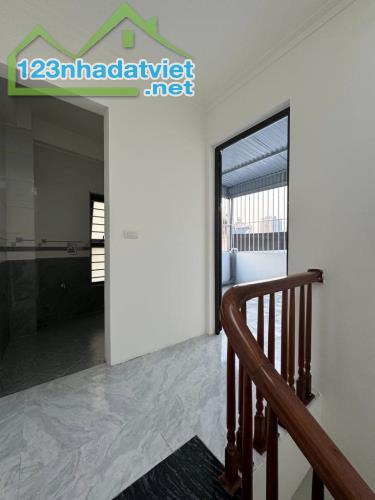 CC bán nhà tổ 15 Yên Nghĩa. 4 tầng (33m²), giá 3.3 tỷ. 50m ra đường ô tô. Lh 0966929600 - 2