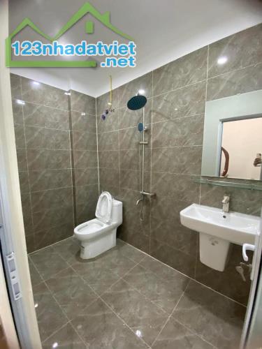 CC bán nhà tổ 15 Yên Nghĩa. 4 tầng (33m²), giá 3.3 tỷ. 50m ra đường ô tô. Lh 0966929600 - 3