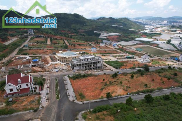 VILLA 3 tầng cắt lỗ vị trí đẹp gần khu du lịch Langbiang  thích hợp làm kinh doanh - 3