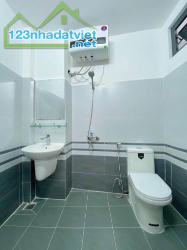 Cần bán gấp căn nhà HXH 6m Tô Hiệu ,Tân Phú.Giá:4.05 tỷ.DT:30m2.