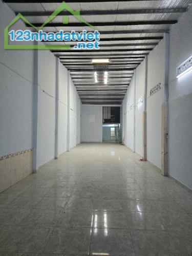 BÁN NHÀ MT Võ Văn Vân, Bình Chánh 2 tầng 200m2(5x40). Kinh doanh đỉnh. Giá chỉ 12,7 tỷ. - 1