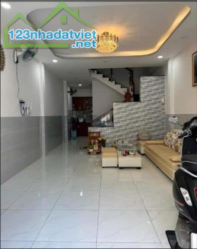 NHÀ ĐẸP 3 TẦNG GẦN MŨI TÀU TRƯỜNG CHINH -CỘNG HOÀ -44M2(4x11)- HẺM ÔTÔ THÔNG -CHỈ 5 TỶ XÍU