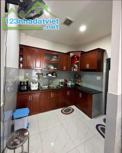 NHÀ ĐẸP 3 TẦNG GẦN MŨI TÀU TRƯỜNG CHINH -CỘNG HOÀ -44M2(4x11)- HẺM ÔTÔ THÔNG -CHỈ 5 TỶ XÍU - 2