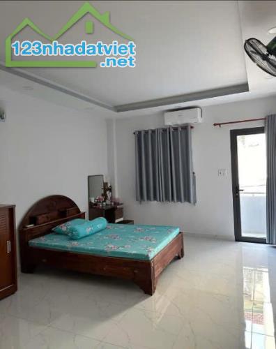 NHÀ ĐẸP 3 TẦNG GẦN MŨI TÀU TRƯỜNG CHINH -CỘNG HOÀ -44M2(4x11)- HẺM ÔTÔ THÔNG -CHỈ 5 TỶ XÍU - 4