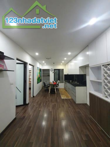 Cho thuê căn hộ phố Kim Mã, Ba Đình, 75m2, 2 ngủ, đẹp, 12.5 triệu/th