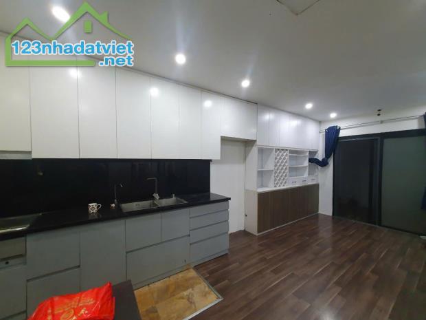 Cho thuê căn hộ phố Kim Mã, Ba Đình, 75m2, 2 ngủ, đẹp, 12.5 triệu/th - 2