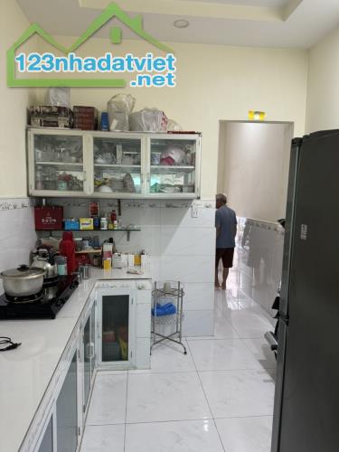 bán nhà hẻm 88 nguyễn văn quỳ, quận 7. dt: 2,85m x 16m, 1 lầu, 2pn, 2wc - 3