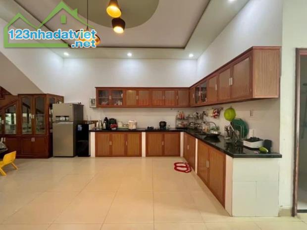 Nhà 3 tầng sơn trà, cách biển Mỹ Khê 500m, 70m2, 3 ngủ, Đường Dương Đình Nghệ, 8,8 tỷ.