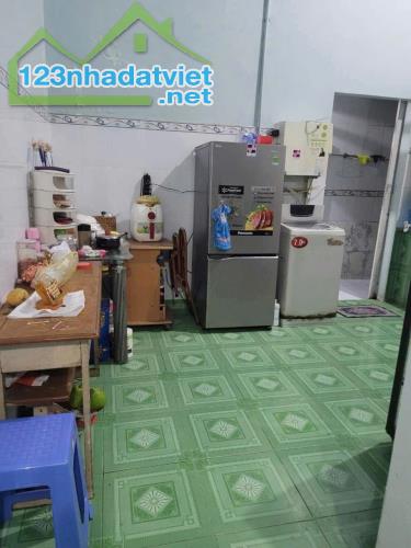 Bán gấp căn nhà Thới Tam Thôn 10,Hóc Môn 86m2 , Sổ hồng riêng bao sang tên ,600tr