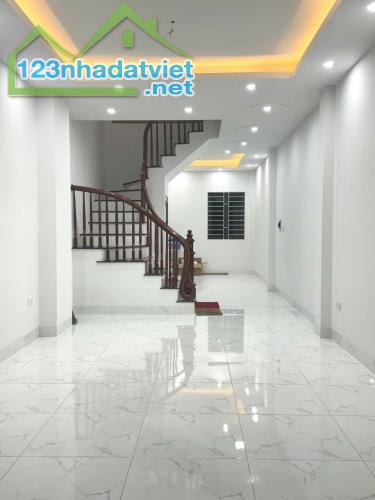 Nhà Tân Lập 36m4 tầng, 20m ra đường ô tô, ngõ thông, gần đường 32 giá hơn 3 tỷ - 3