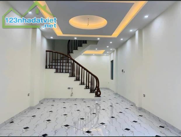 Bán nhà Đại Mỗ  40M2 4 Tầng, 4P Ngủ, có nội thất, ô tô đỗ gần 5.5 tỷ - 4