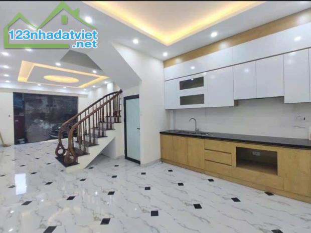 Bán nhà Đại Mỗ  40M2 4 Tầng, 4P Ngủ, có nội thất, ô tô đỗ gần 5.5 tỷ - 3