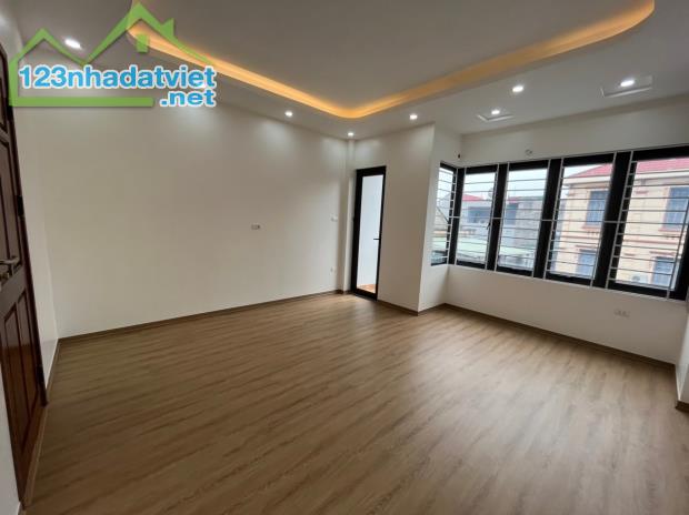 Bán nhà Đại Mỗ  40M2 4 Tầng, 4P Ngủ, có nội thất, ô tô đỗ gần 5.5 tỷ - 2