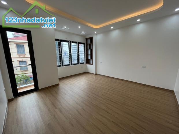 Bán nhà Đại Mỗ  40M2 4 Tầng, 4P Ngủ, có nội thất, ô tô đỗ gần 5.5 tỷ - 1