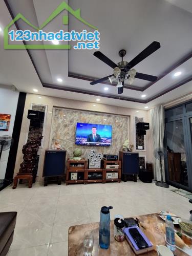 Gấp bán nhà gần Mt Lê Văn Việt, Q9(cũ), Thủ Đức, 4 tầng, dt đất 135m2, chỉ 15 tỷ. - 5