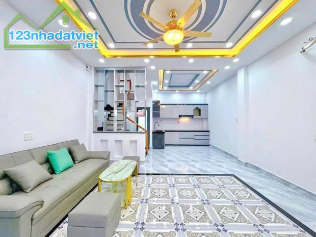 NHÀ ĐẸP NGUYỄN KHÁNH TOÀN - 20M RA Ô TÔ TRÁNH - Ngõ thông khắp ngả - 37m2 chỉ 6,4 tỷ - 4