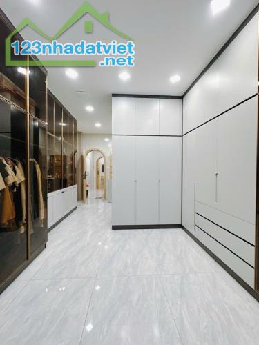 MTKD NGUYỄN BIỂU F1 QUẬN 5 - 73M2 4 TẦNG - GIÁ 23 TỶ