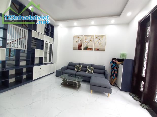 Cho thuê nguyên căn 5 phòng ngủ giá 30tr tại Vinhomes Marina - 1