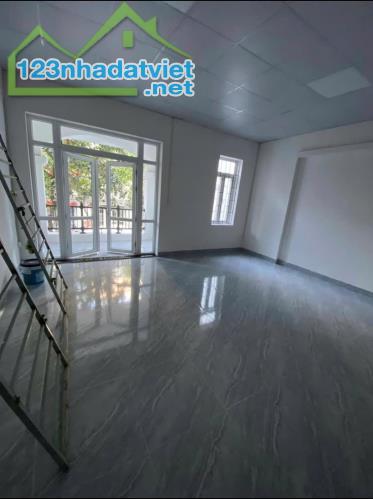 Cực Đẹp .Rẻ .Ngay Chợ Phụng Châu .Kinh Doanh Nhỏ .DT 37M2x4T .Đường Oto Tránh .Giá 2.3 tỷ - 2