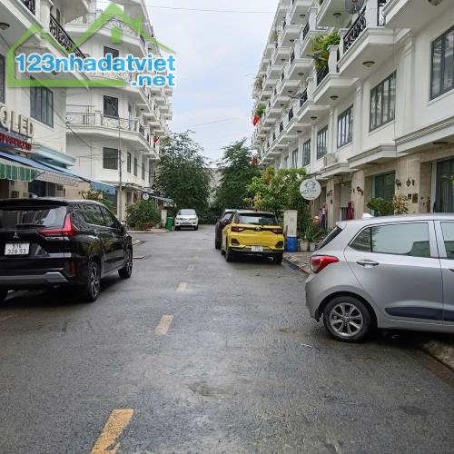 Trần Thị Hè, Quận 12, 5 tẩng lầu, DT 4.8*13m, GIá 6 tỷ. Hẻm xe hơi quay đầu. - 1