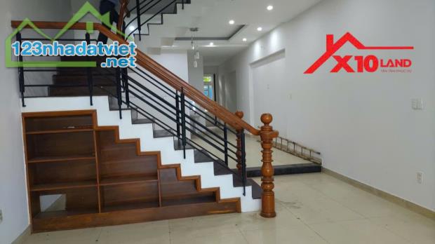 Bán nhà 3 tầng 106m2 MT đường Nguyễn Khuyến KDC Phú Gia Trảng Dài Biên Hòa có 8,9 tỷ - 2