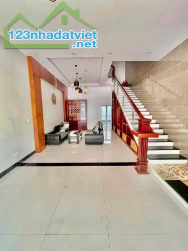 CHO THUÊ NGUYÊN CĂN SHOPHOUSE SIMONA – GIÁ 15TR – LH 0939 81 3696 - 5