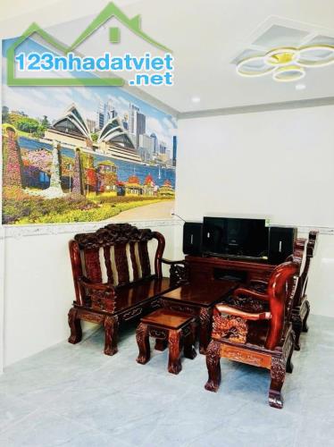 BÁN NHÀ ĐS14 LÊ VĂN QUỚI BÌNH TÂN - 40M2 - 2 TẦNG MỚI ĐẸP HẺM XE HƠI THÔNG CHỈ NHỈNH 4 TỶ - 2