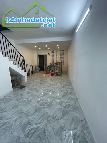 Nhà tốt Hẻm Xe Hơi, 2 Tầng Đúc, Cách Mạng Tháng 8, Tân Bình, 4.2x15m, 65m2, nhỉnh 11 tỷ TL