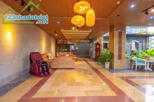 CẦN BÁN GẤP VILLA 2 TẦNG ĐẲNG CẤP SIÊU VIP NGAY PHỐ BIỂN SƠN TRÀ TP. ĐÀ NẴNG - 2