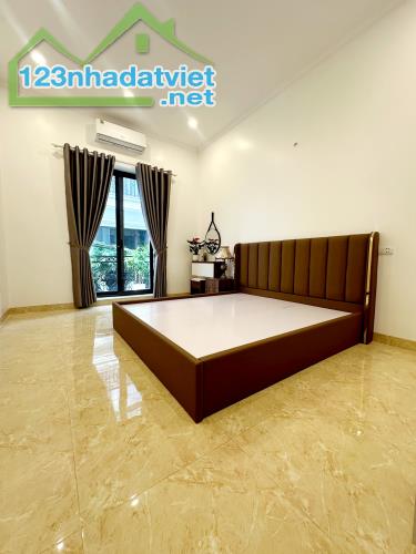 Độc nhất nhà Bồ Đề 55m2*4T, 4 ngủ - 2 thoáng - Ô tô vào nhà - Kinh doanh - 8 phút qua cầu - 3