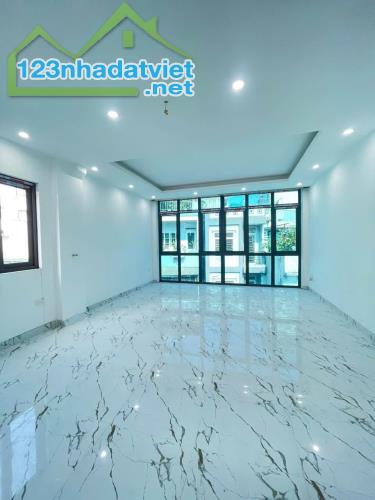 Bán nhà mặt phố Phó Đức Chính, Ba Đình, lô góc, vỉa hè 2m, kinh doanh sầm uất. Giá 20.4 tỷ - 4