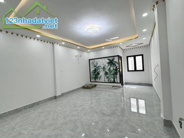 BÁN GẤP NHÀ , HẺM XE HƠI THÔNG , GẦN DƯƠNG THỊ GIANG , QUẬN 12, 77M2, GIÁ 3.99 TỶ - 1