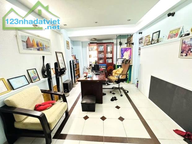 NHÀ GẦN NHÀ THI ĐẤU TÂN BÌNH, HHX 5M THÔNG & ĐỖ CỬA, XÂY TÂM HUYẾT, 55Mx4 3PN LỚN 6 TỶ HƠN