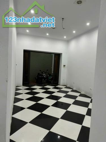 CHO THUÊ NHÀ NGUYÊN CĂN TAM TRINH (GẦN YÊN SỞ) 2 TẦNG, 90M2, 3 NGỦ + 1 MBKD, 12 TRIỆU - 2