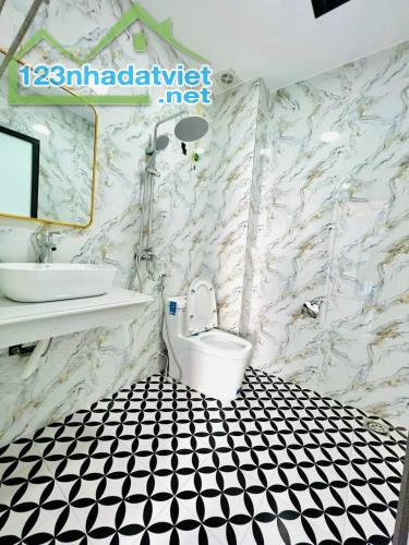 Chỉ cần 3 tỷ có nhà Phương Canh, 33M 5 Tầng, 4 phòng, 30m ô tô đỗ, đường 6m