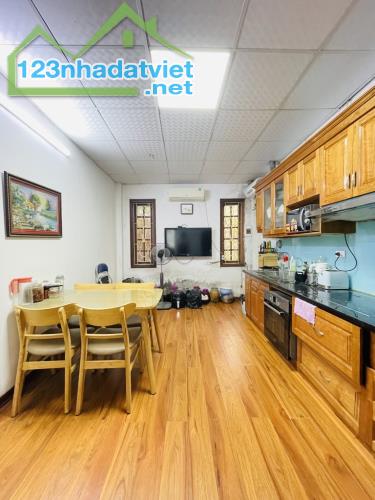 NỞ HẬU - 10m RA Ô TÔ TRÁNH - NHÀ ĐẸP, phố Thanh Đàm_HM, dt: 50m, mt: 6,1m, 4 tầng - 2