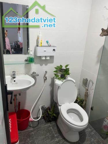 Bán căn chung cư Hà Quang toà SSH08
- Diện tích: 65m2 - 3