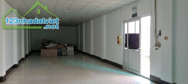 Cho thuê xưởng mặt đường Nguyễn Tất Thành, Tích Sơn, dt 800m2 - 4