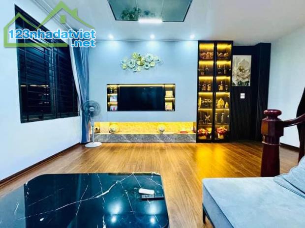 Nhà 2 tầng Nguyễn Thiện Thuật , P.24, 70 m2,HXH, 3 PN