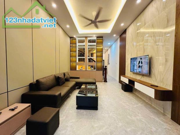 NHÀ ĐẸP ĐỊNH CÔNG THƯỢNG Ở SƯỚNG - NGÕ Ô TÔ ĐỖ CỬA DT 63m2 4 tầng MT 4m Giá 10.6 tỷ - 1