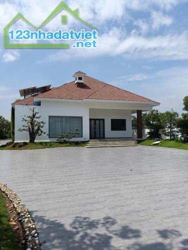 Bán Villa Long An cạnh Tphcm 3000m2, sân 
vườn,ao cá tuyệt đẹp chỉ 27 tỷ